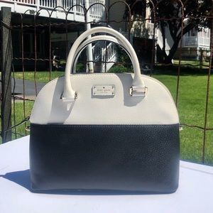 Kate Spade Black + White Purse ♠️
